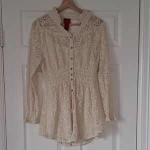 Chic Lace Button-Up Blouse in Cream